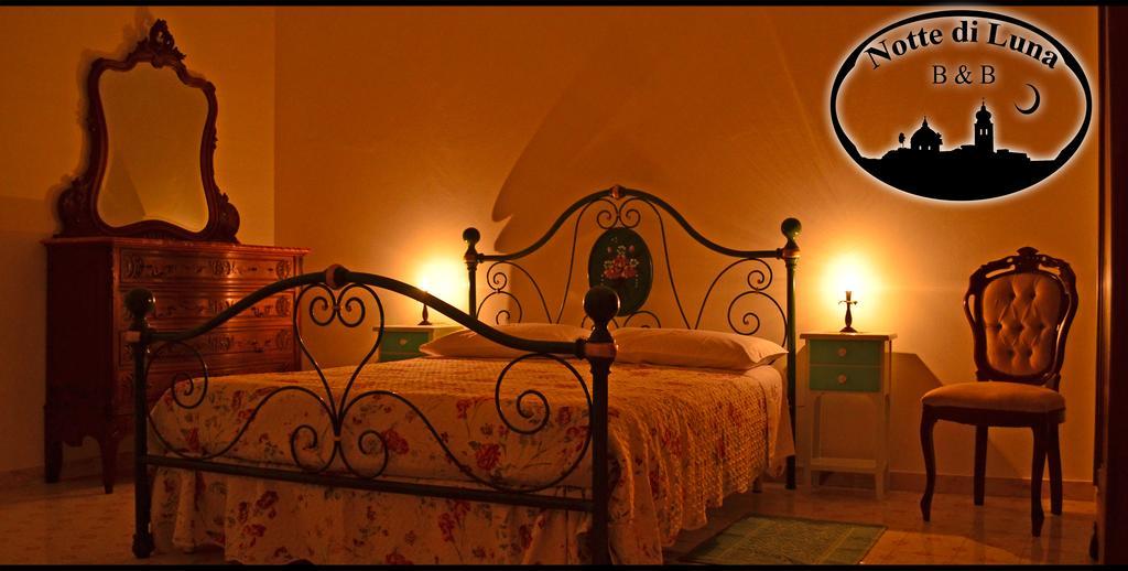 אוריסטאנו Notte Di Luna Room & Breakfast חדר תמונה